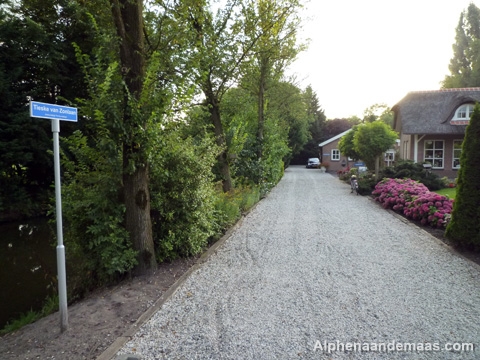 Tieske van Zonlaan, Alphen